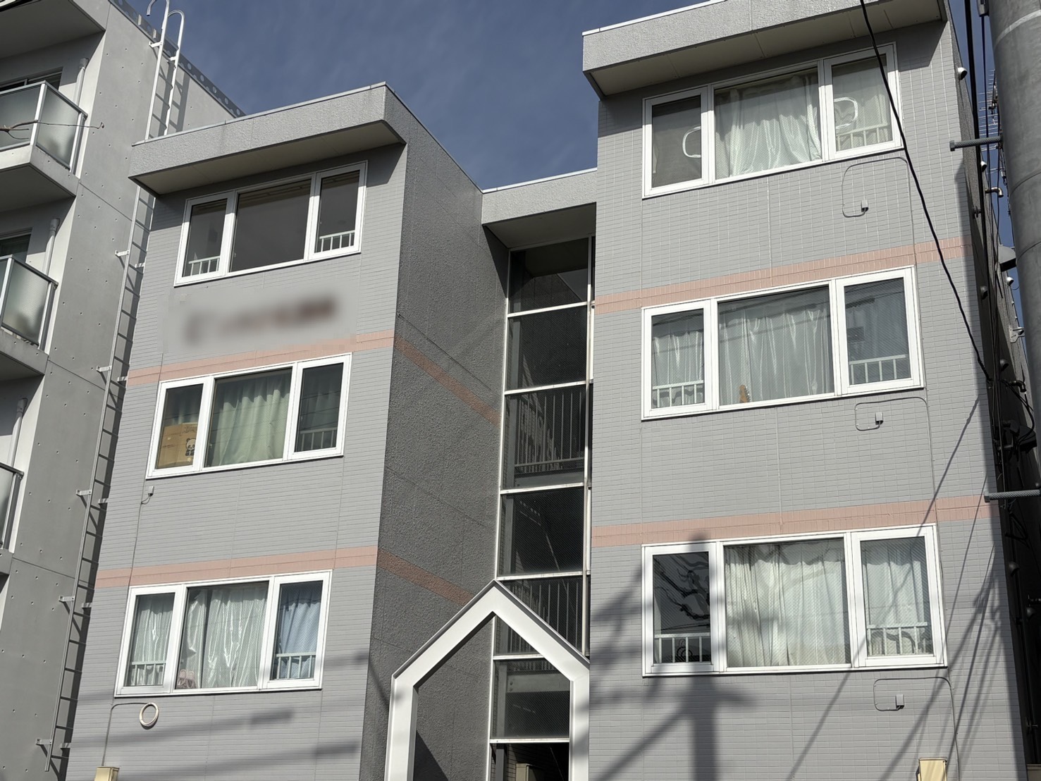 塗装工事を終えた集合住宅の外観